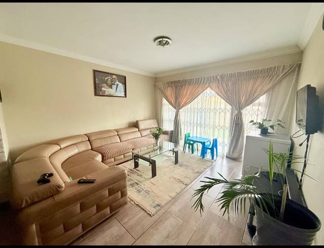 3 BEDROOM HOUSE FOR SALE IN VANDERBIJLPARK CE 4